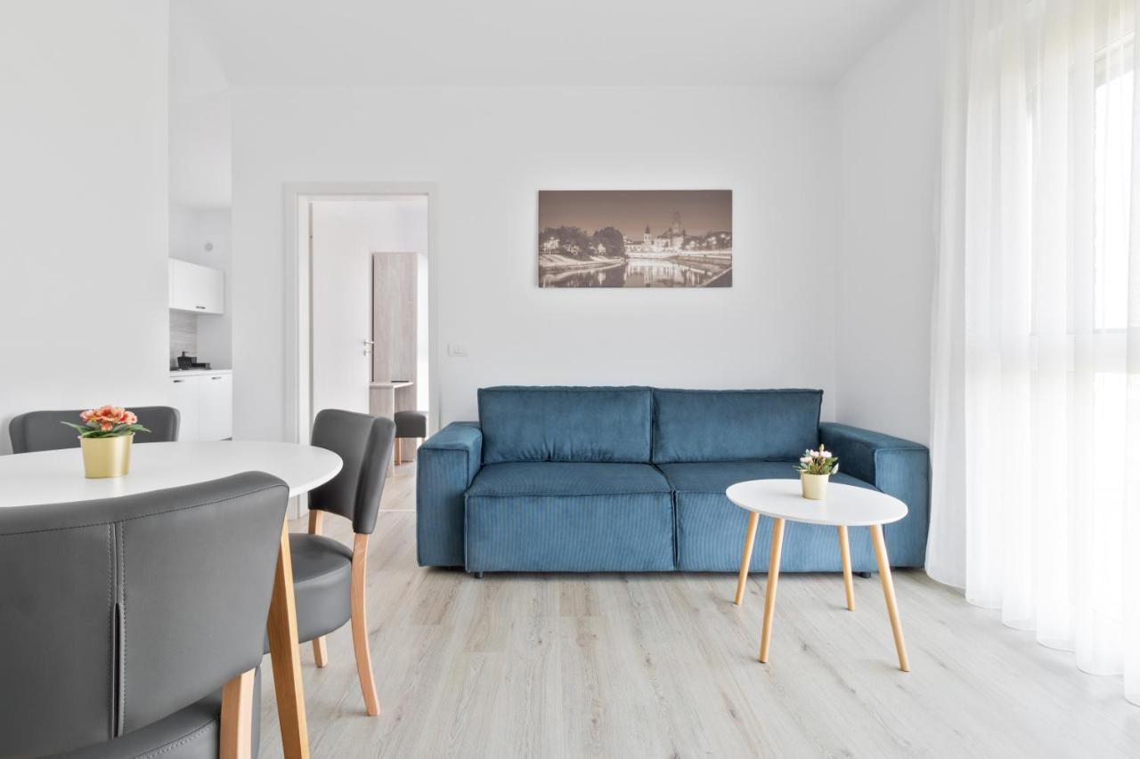 Grand Hill Flats Daire Oradea Oda fotoğraf